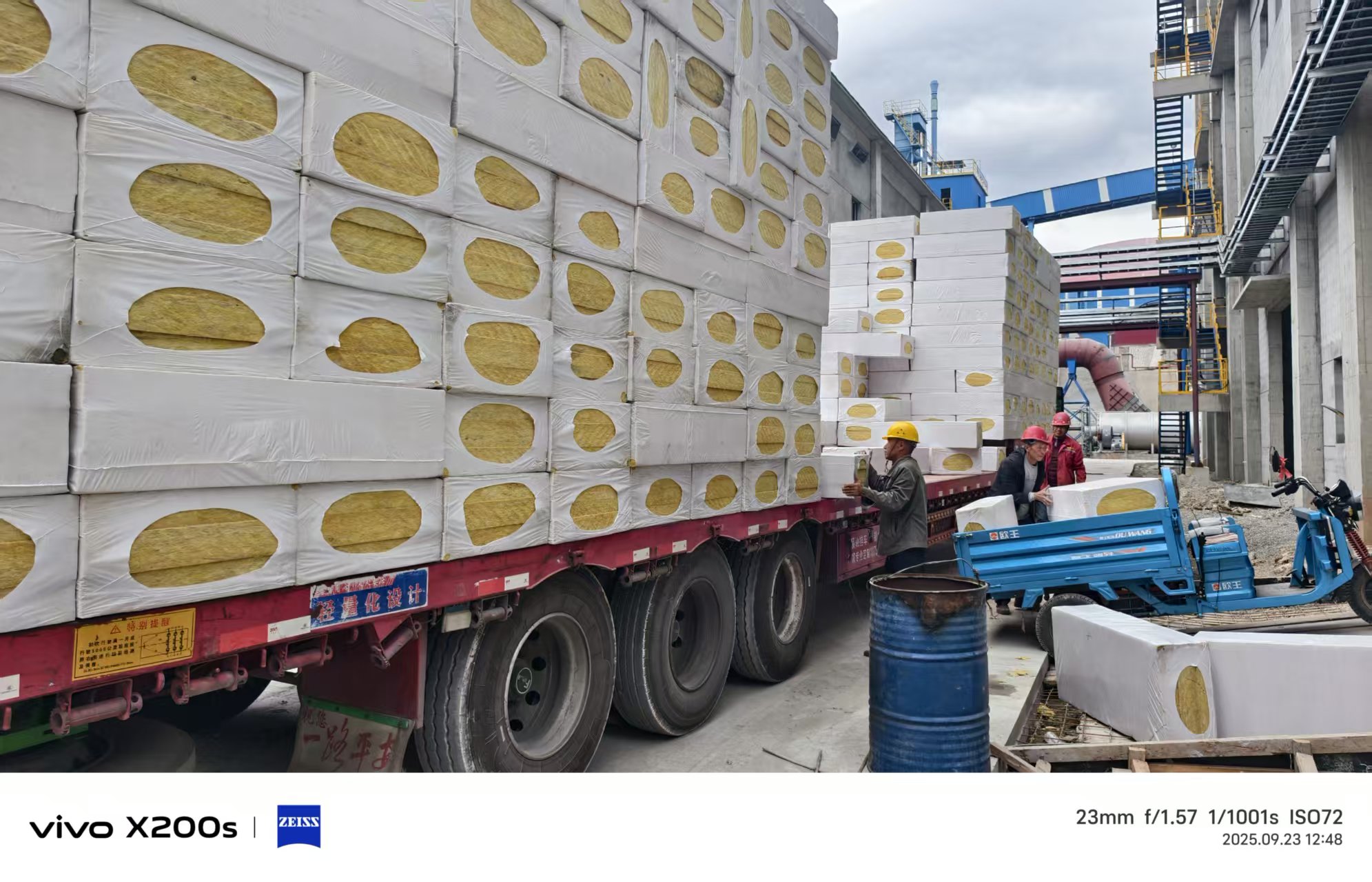 岩棉板外保温钢铁厂管道应用方案