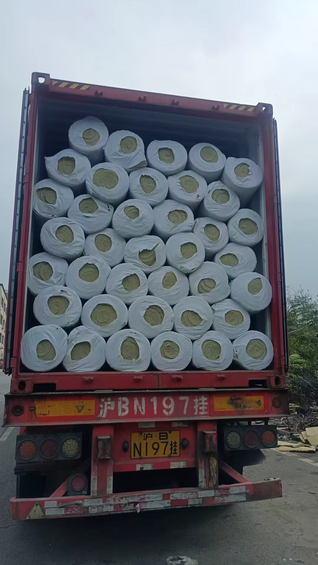 非洲铁丝网岩棉卷毡钢铁厂的应用